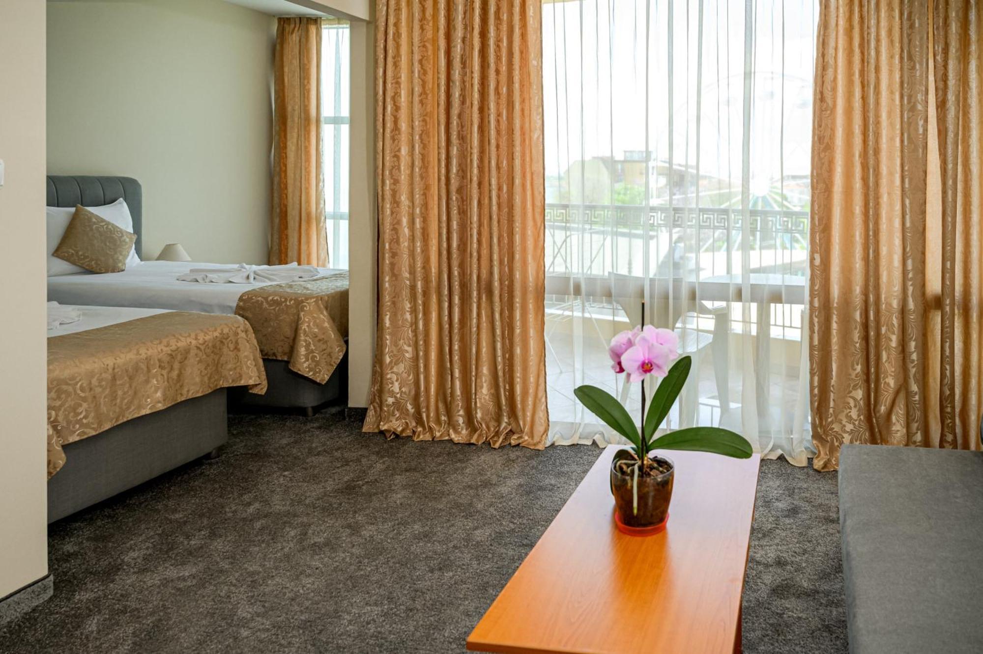 Paradise Hotel&Relax Center Pomorie Exterior foto